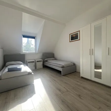 Apartmán Mieterlux 4-room Near Station 8 Guests *